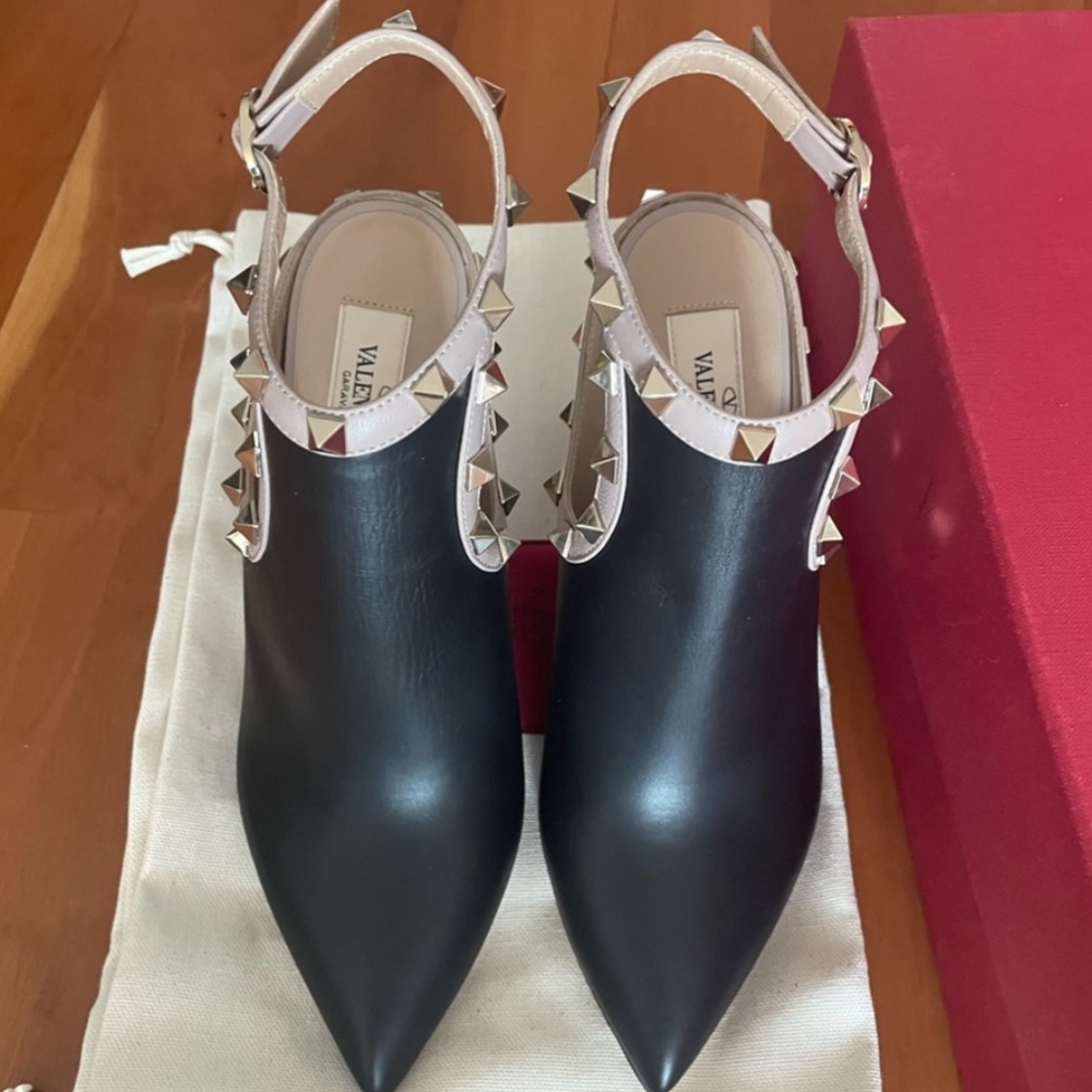 Valentino Garavani Rockstud Cutout Pointed Toe Ankle Boots Black/Poudre 36 - Picture 2 of 11